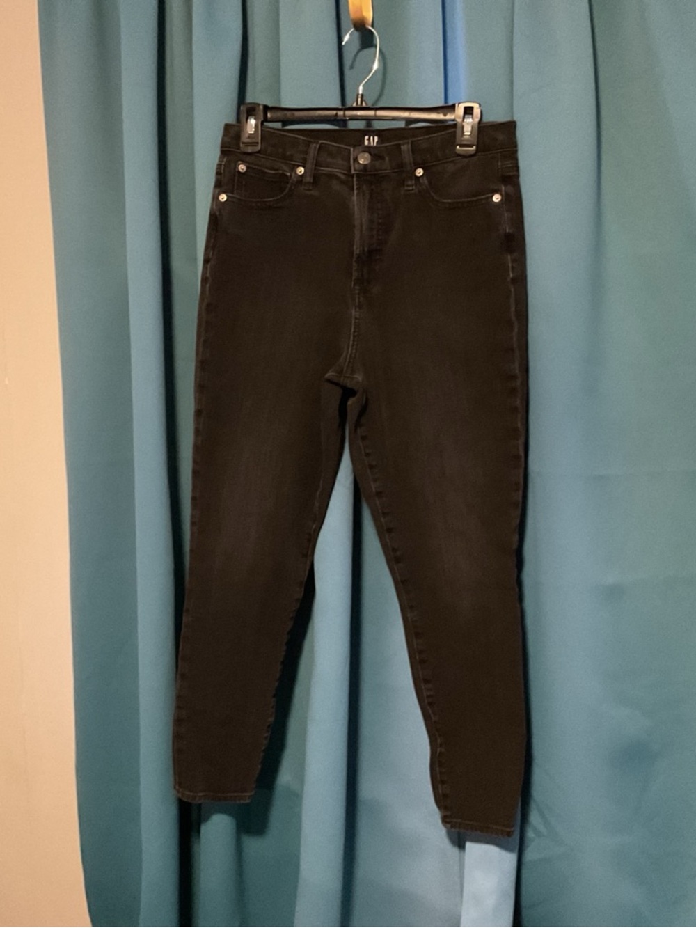 GAP High-Rise Black Skinny Jeans